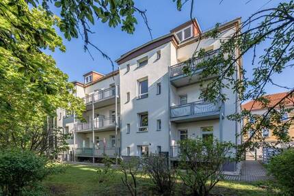 Attraktives Altbau-Investment: Vermietete 2-Zimmer-Wohnung mit Süd-Balkon - Leipzig Kleinzschocher