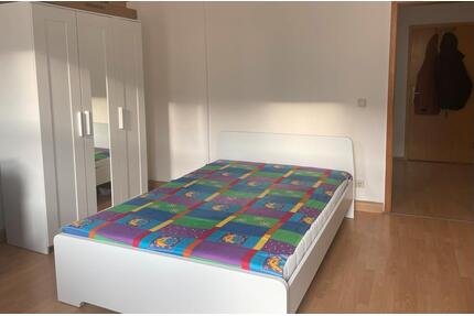 Helle 1-Zimmer-Wohnung mit Küche und Bad zu vermieten. - Freiberg