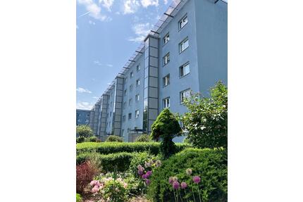 Mitten im Leben, fern vom Lärm – Familienwohnung mit Balkon & zwei Bädern - Dresden Prohlis