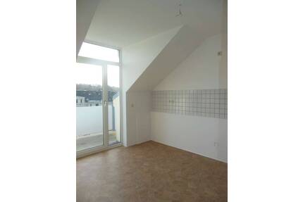 Toller Balkon an der Küche - Laminat - Tageslichtbad mit Badewanne - Chemnitz Ebersdorf