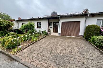Charmantes Reihenmittelhaus im Bungalowstil mit Garage - Wohnen auf einer Ebene in begehrter Lage von Neustadt! - Neustadt bei Coburg