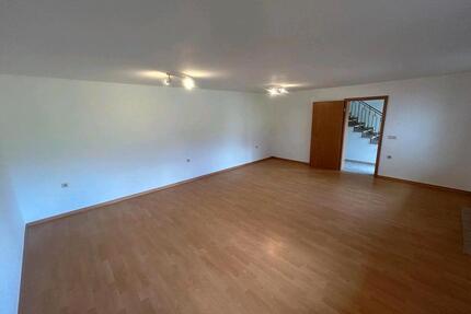 Großzügige 158m² Wohnung mit Balkon, Garage & riesigem Wohnzimmer - Rittersdorf