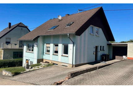 Freistehendes 1-2 Familienhaus mit rd. 1.700 m2 großem Grundstück - Heusweiler