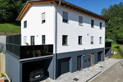 Haus zum Mieten in Deggendorf 1.850,00 € 132 m²