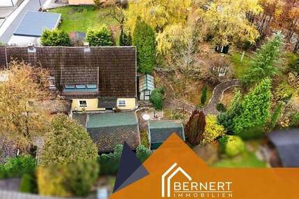 Märchenhaftes Gartenrefugium mit gepflegtem Wohnhaus und Anbau - ein Ort für naturverbundenes Leben - Stockheim