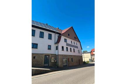 Haus mit Scheune und Gewölbekellern unter Denkmalschutz - Adelsheim