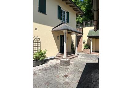 Provisionsfrei - Mediterrane Stadtvilla im klassischen Stil - Landshut