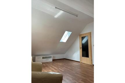 Dachgeschoss Wohnung 2,5 ca. 60m* zur Vermieten - Höpfingen
