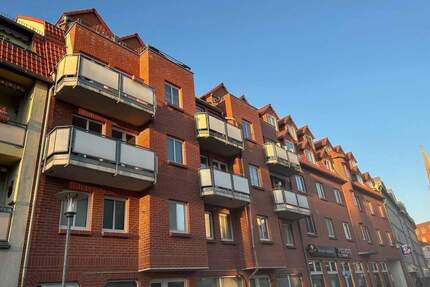 Attraktive 4-Zimmer-Wohnung mit Balkon, Einbauküche und Stellplatz! - Merseburg