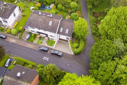 Ruhig wohnen am Naturschutzgebiet – DHH mit eigener Tiefgarage - Wesseling