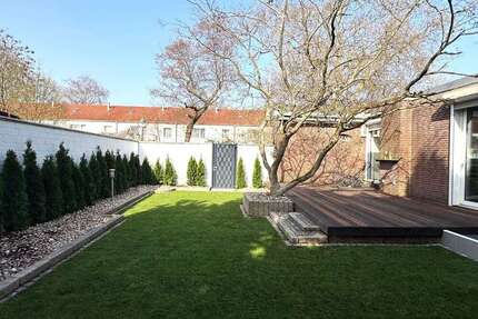 Haus zum Kaufen in Düsseldorf 980.000,00 € 300 m²