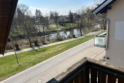 Helle Dachgeschosswohnung in Schwarzenfeld mit Blick auf die Naab