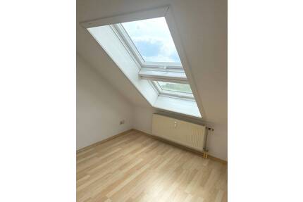 Kleine Wohnung im Dachgeschoss - 33.000,00&nbsp;EUR Kaufpreis, in Neuhaus am Rennweg (PLZ: 98724)