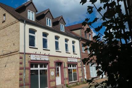Haus mit Restaurant, Ladengeschäft, Pension, Büro, 3 Wohnungen - Warin