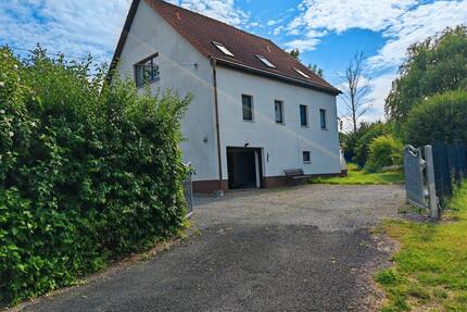 Einfamilienhaus 200m² Wohnfläche, 3550m² Grundstück, 2 Einheiten - Döbeln