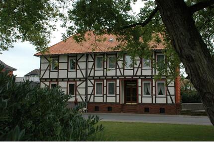 Mehrparteienhaus, größeres Wohnhaus in 37586 Dassel zu verkaufen