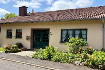 Gepflegtes Einfamilienhaus mit Einliegerwohnung und traumhafter Aussicht - Hillesheim