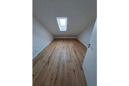 Neuwertiges 4,5 Zi Reihenmittellhaus Erstbezug nach Sanierung - Oberhaching Deisenhofen
