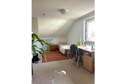 Dachgeschosszimmer in Haus-WG mit Garten in Derendingen - Tübingen