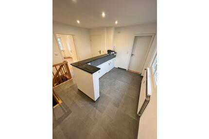 Moderne Maisonette-Wohnung mit 2 Bädern, Balkon & Stellplatz - Frankenberg (Eder)