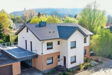 Haus zum Kaufen in Porta Westfalica 459.000,00 € 233 m²