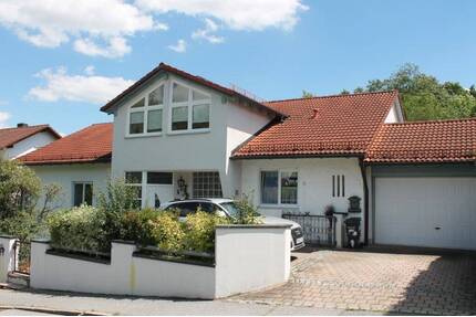 Einfamilienhaus mit Einliegerwohnung in ruhiger Lage - Hebertsfelden