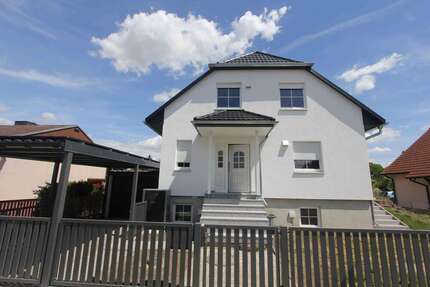 Haus zum Mieten in Schkopau 1.200,00 € 185 m²