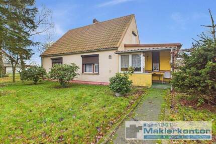 Vielversprechendes sanierungsbedürftiges Einfamilienhaus mit großem Grundstück, Garagen und Ausbaupotenzial - Görmin Böken