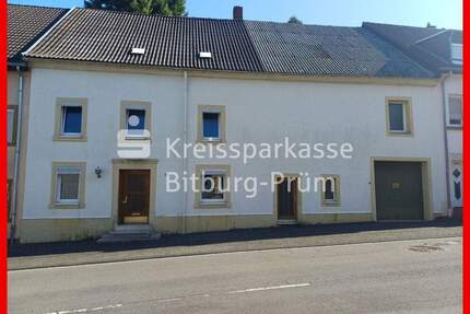 Einfamilienhaus als Ausbauhaus mit Nebengebäude und Garten - Speicher