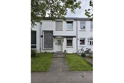Schönes Reihenmittelhaus in 22453 Hamburg-Niendorf m. 100 m²