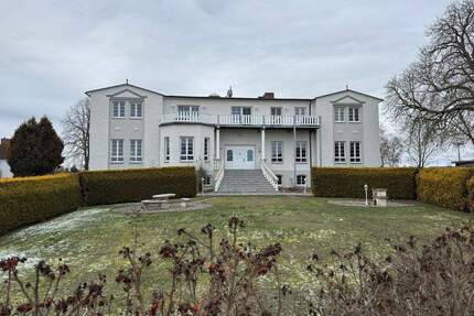 Wohnen mit Geschichte in Küstennähe: Zwei stilvolle Einheiten im Gutshof von Hohen Wieschendorf - Hohenkirchen