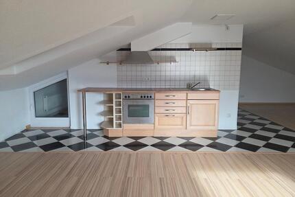 Grosse 1 Zimmer Dachwohnung in 78224 Singen Süd zu vermieten - Singen (Hohentwiel)