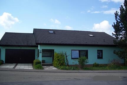 Helle möblierte Wohnung mit Dachterrasse in Maulbronn zu vermieten