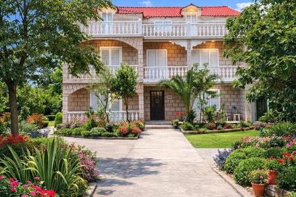 Villa am Meer - 1.300.000,00&nbsp;EUR Kaufpreis, ca.&nbsp; 420,00&nbsp;m&sup2; in Ainring (PLZ: 83404)