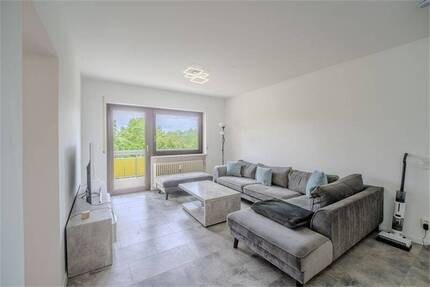 Bezugsfreie 4-Zimmer-Wohnung mit Balkon, hochwertige EBK in gepflegter Liegenschaft - Dietzenbach