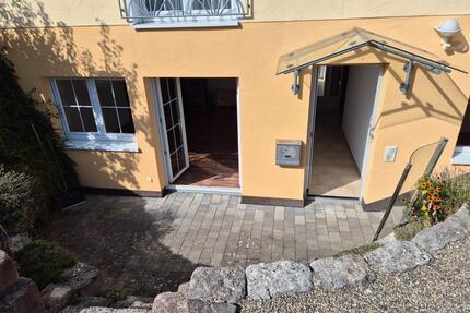 Gepflegte 3,5-Zimmer-Wohnung mit Terrasse, Carport Einbauküche in - Laichingen