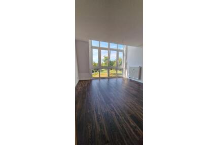 1-Raum-Wohnung mit Schlafzimmer & Panoramafenster in Meerane