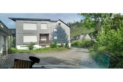 Zentral gelegenes 2 Familienwohnhaus mit Nebengebäude - Dietzhölztal Ewersbach