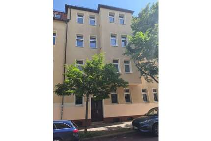 Wohnung zum Mieten in Halle 400,00 € 52.77 m²