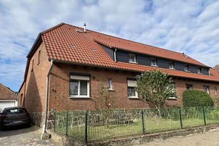 Haus zum Kaufen in Kläden 120.000,00 € 194 m²