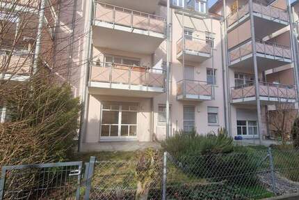 Gepflegte 2-ZKB Wohnung mit Terrasse und eigenem Privatgarten *inkl. Tiefgaragenplatz und Kellerabteil* Dusche und Badewanne! - Kissing