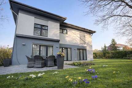 Haus zum Kaufen in Groß Glienicke 1.095.000,00 € 210 m²