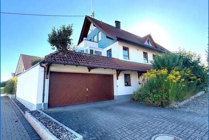 Attraktives Generationshaus (2 FH), zwei großen Garagen und schöner Fernsicht, in ruhiger Ortsrandlage! - Pfullendorf / Aach-Linz