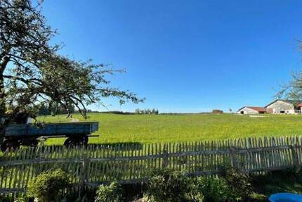 Attraktives Baugrundstück mit 550 m² nahe dem Chiemsee mit genehmigter Bauvoranfrage in Höslwang.