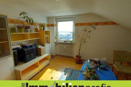 H-43017 - Geräumige Dachgeschosswohnung, 3-Zimmer, Einbauküche - Hof Christiansreuth