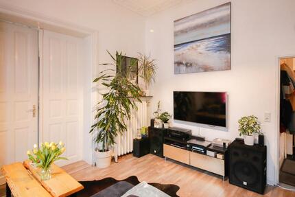 Altbaucharme mit Flair – Wohnen zwischen Stuck & Flügeltüren - Flensburg