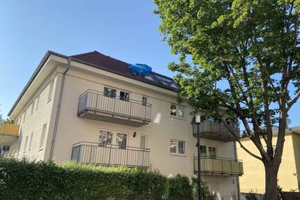 DD-Striesen: vermietete 2-Zimmer DG-Wohnung mit drei kleinen Dachterrassen zu verkaufen - Dresden Striesen-West