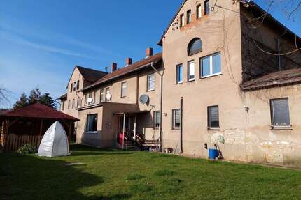 Haus zum Kaufen in Salzatal OT Fienstedt 90.000,00 € 350 m²
