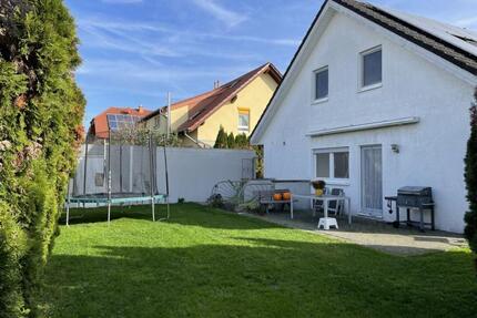 ObjNr:19772 - Neuwertiges, freistehendes ;ehrgenerationenhaus mit schönem Gaten, Garage und Terrassen - Sprendlingen