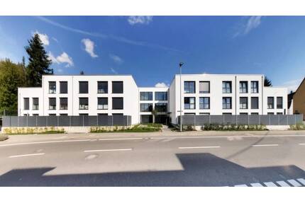 Sehr großzügige, neuwertige 2-Zimmer-Wohnung mit gemeinsamer Nutzung der sonnigen Dachterasse - Nürtingen